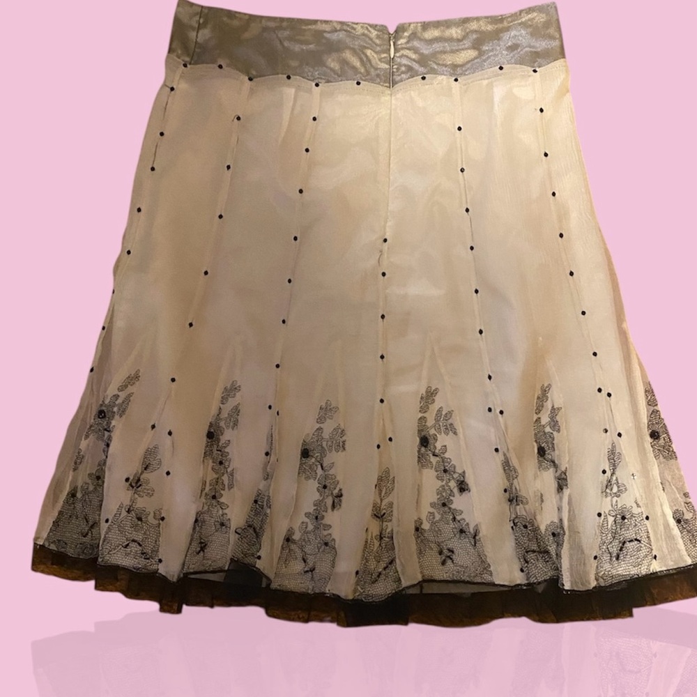 Forever 21 Cream and Black Floral A-Line Skirt - Picture 2 of 9
